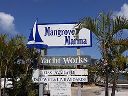 Mangrove Marina and Resort Aqualodge Houseboats