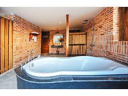 SeaSing Boutique Hotel