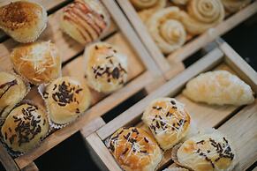 Adhiwangsa Hotel & Convention Hall