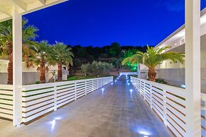 Lindos White Hotel & Suites