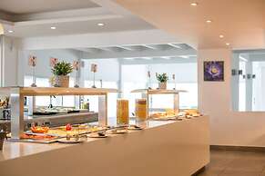 Lindos White Hotel & Suites