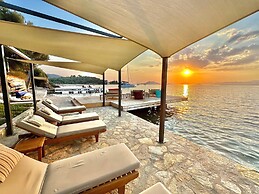 Ece Hotel Sovalye Island