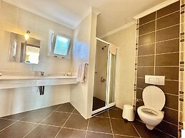 Ece Hotel Sovalye Island