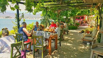 Ece Hotel Sovalye Island