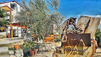 Ece Hotel Sovalye Island