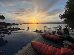 Ece Hotel Sovalye Island