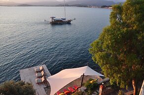 Ece Hotel Sovalye Island