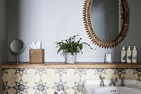 Artist Residence London