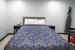 Hillsboro Inn & Suites