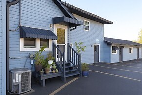 Hillsboro Inn & Suites