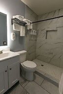 Hillsboro Inn & Suites