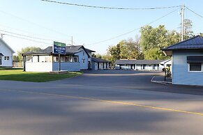 Hillsboro Inn & Suites