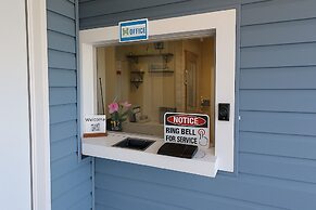 Hillsboro Inn & Suites