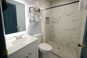 Hillsboro Inn & Suites