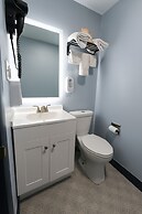 Hillsboro Inn & Suites