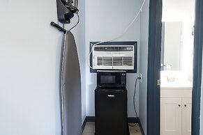 Hillsboro Inn & Suites