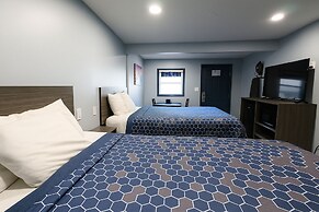 Hillsboro Inn & Suites