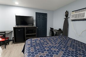 Hillsboro Inn & Suites