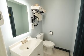 Hillsboro Inn & Suites