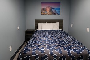 Hillsboro Inn & Suites