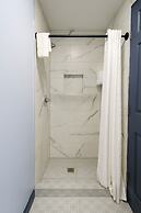 Hillsboro Inn & Suites