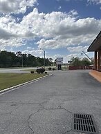 Camilla Inn & Suites
