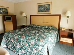 Camilla Inn & Suites