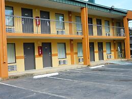 Camilla Inn & Suites