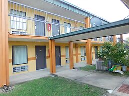 Camilla Inn & Suites