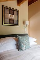 Mount Robson Mountain River Lodge