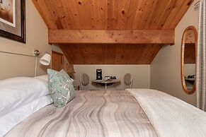 Mount Robson Mountain River Lodge