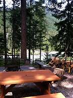 Mount Robson Mountain River Lodge
