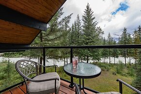 Mount Robson Mountain River Lodge