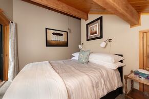 Mount Robson Mountain River Lodge