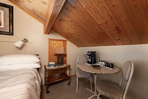 Mount Robson Mountain River Lodge