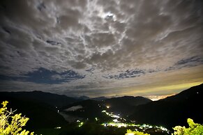 Cingjing Brilliant Twins of Seattle