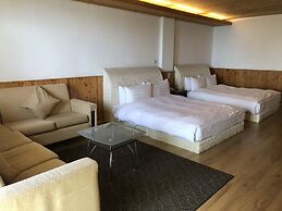 Cingjing Brilliant Twins of Seattle