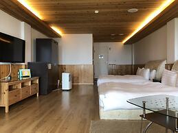 Cingjing Brilliant Twins of Seattle