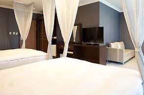 Lakeside Resort Hotel