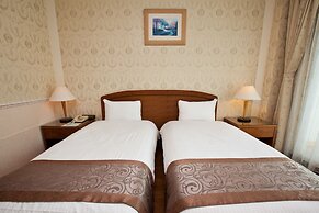 Lakeside Resort Hotel