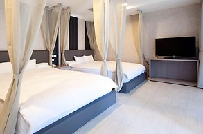 Lakeside Resort Hotel