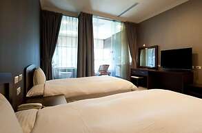 Lakeside Resort Hotel