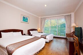 Lakeside Resort Hotel