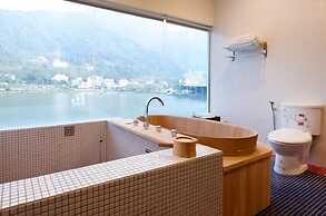 Lakeside Resort Hotel