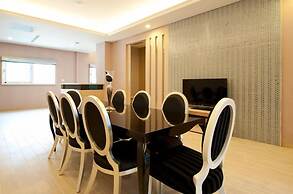 Lakeside Resort Hotel