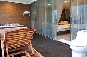 Lakeside Resort Hotel