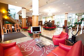 Lakeside Resort Hotel