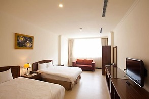 Lakeside Resort Hotel