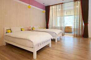 Lakeside Resort Hotel