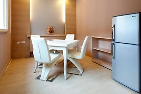 Lakeside Resort Hotel